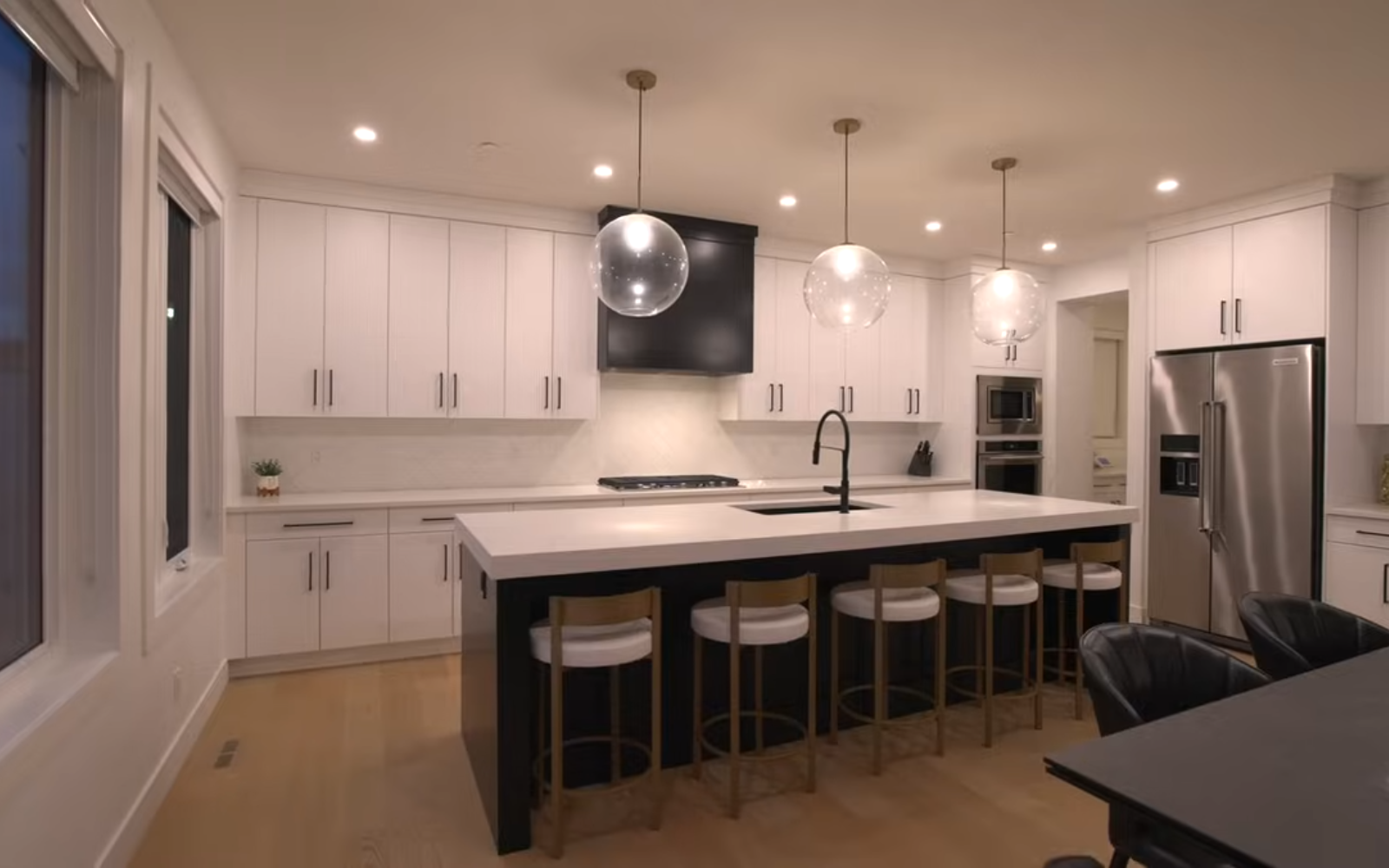 This Livingston kitchen has a way of keeping everyone in the same room